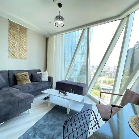 Studio Flat Near Metro With Shared Pool In Maltepe