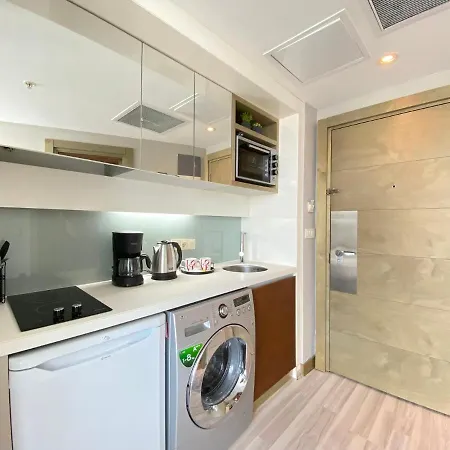 Studio Flat Near Metro With Shared Pool In Maltepe *