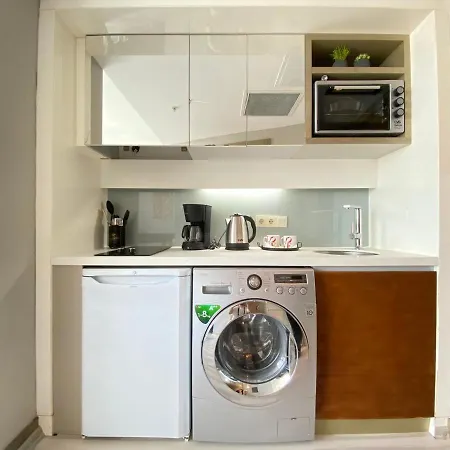Studio Flat Near Metro With Shared Pool In Maltepe Appartement