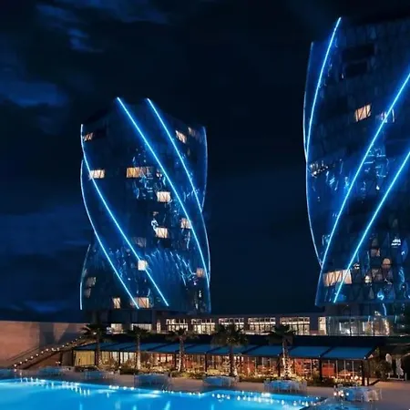 Studio Flat Near Metro With Shared Pool In Maltepe Istambul