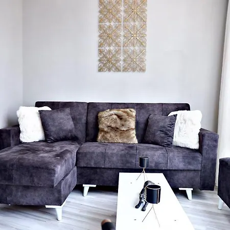 Apartment Studio Flat Near Metro With Shared Pool In Maltepe *