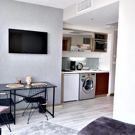 Studio Flat Near Metro With Shared Pool In Maltepe Apartment Istanbul