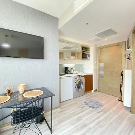 Studio Flat Near Metro With Shared Pool In Maltepe Apartment *