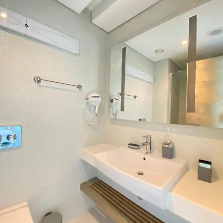 Apartment Studio Flat Near Metro With Shared Pool In Maltepe